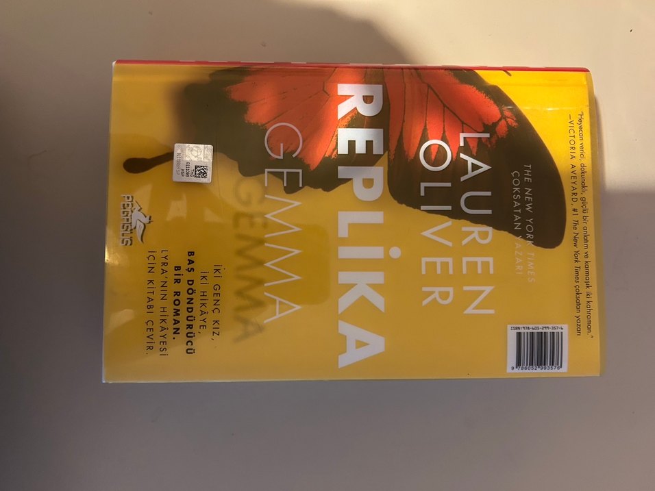 Lauren Oliver - Replika Romanı - Görsel 2