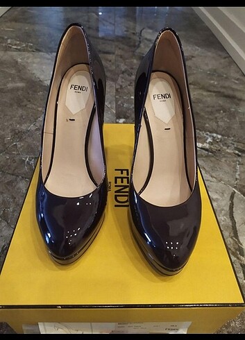 Fendi Fendi mürdüm rugan ayakkabı