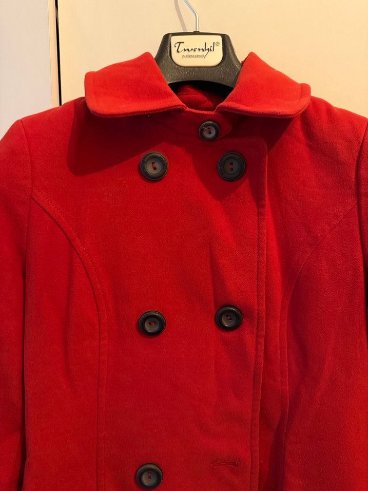 Kırmızı Çift Düğmeli Kaban - Görsel 3