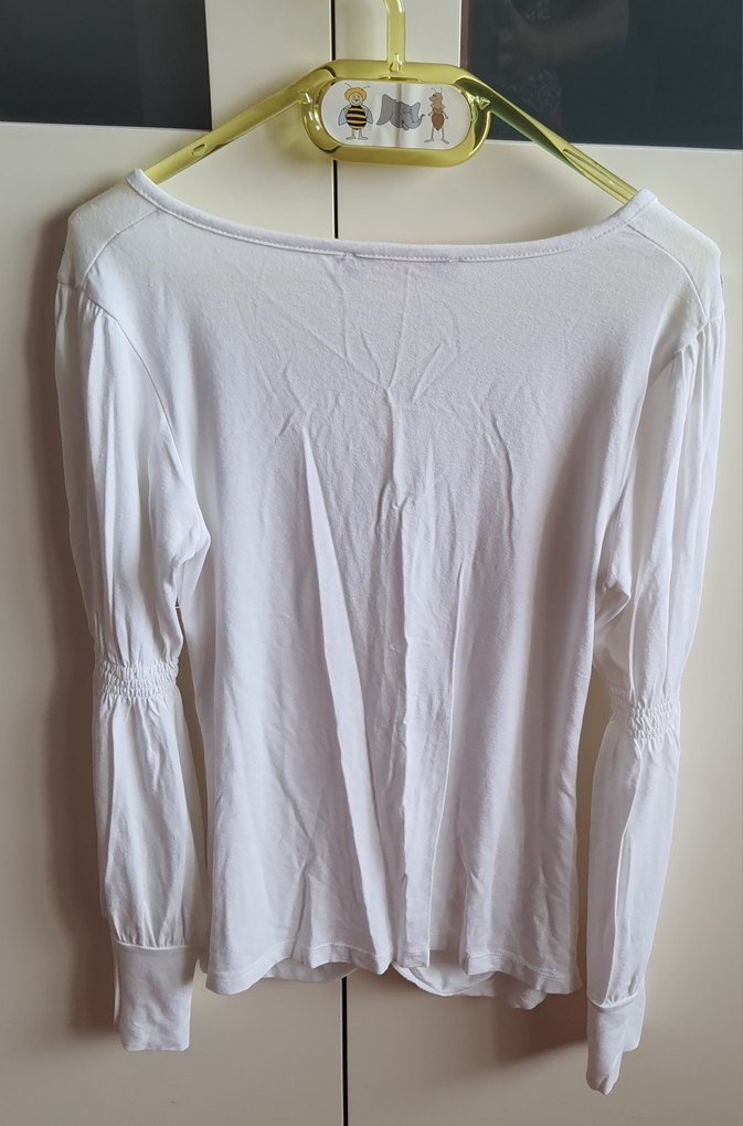 Beyaz V Yaka pul işlemeli bluz - Görsel 2