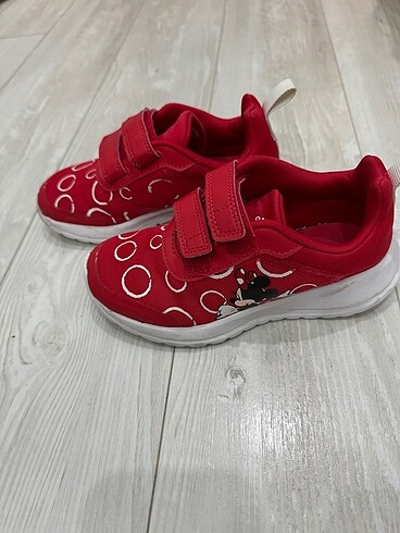 30 Beden kırmızı Renk Adidas Spor ayakkabı