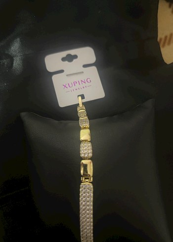 Zincir Detaylı Altın Rengi Kadın Bileklik - Görsel 2