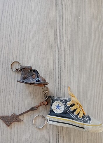  Beden çeşitli Renk CONVERSE, GİTAR, DERİ AYAKKABI ANAHTARLIK MASKOT