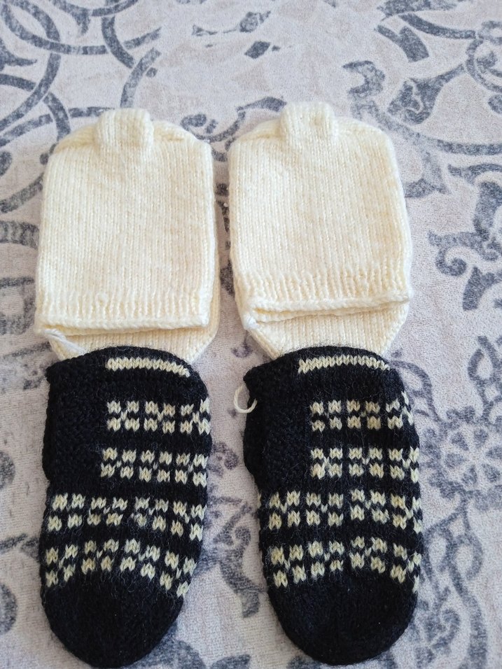 iki adet çocuk örgü patik ve corap - Görsel 3