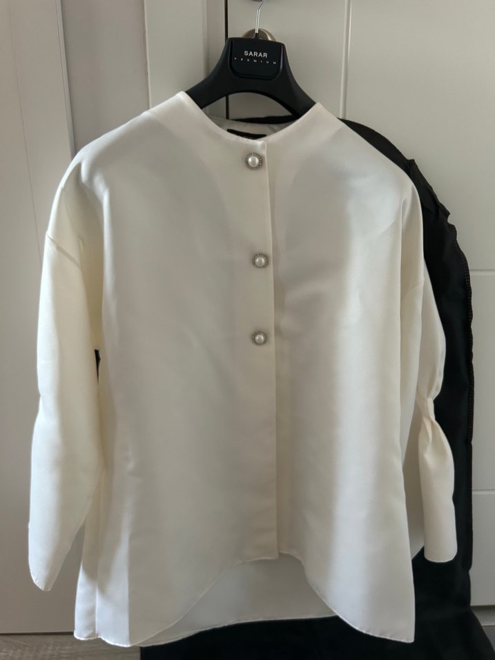 Düğmeli Beyaz Saten Gömlek - Görsel 4