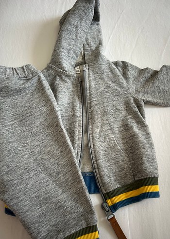 Gri Kapüşonlu Fermuarlı Bebek Takımı - Görsel 2