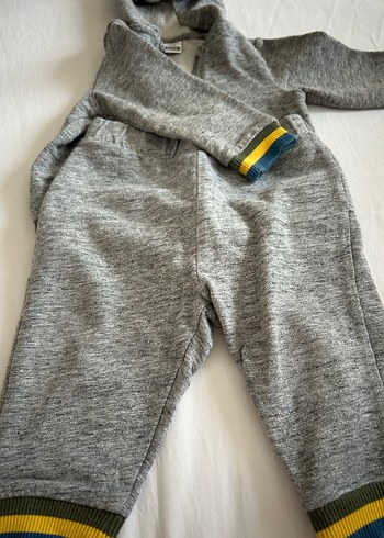 Gri Kapüşonlu Fermuarlı Bebek Takımı - Görsel 3