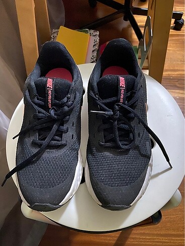 36,5 Beden Nike spor ayakkabı