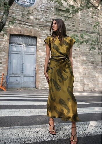 Zara saten elbise