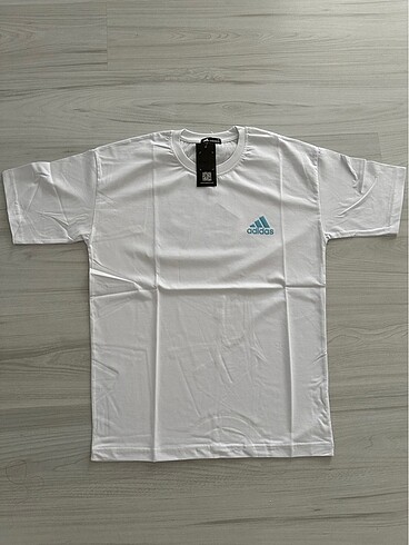 Adidas Beyaz Tişört