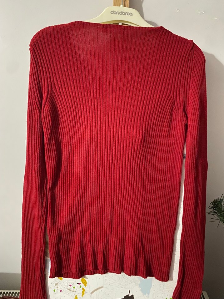 Batik Kırmızı V-Yaka Örgü Kadın Kazak - Görsel 2