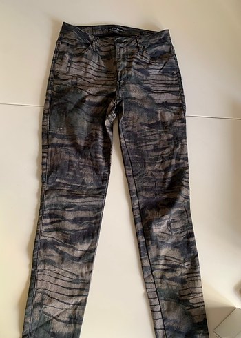 28 Beden Kadın Gri Kamuflaj Desenli Denim Pantolon