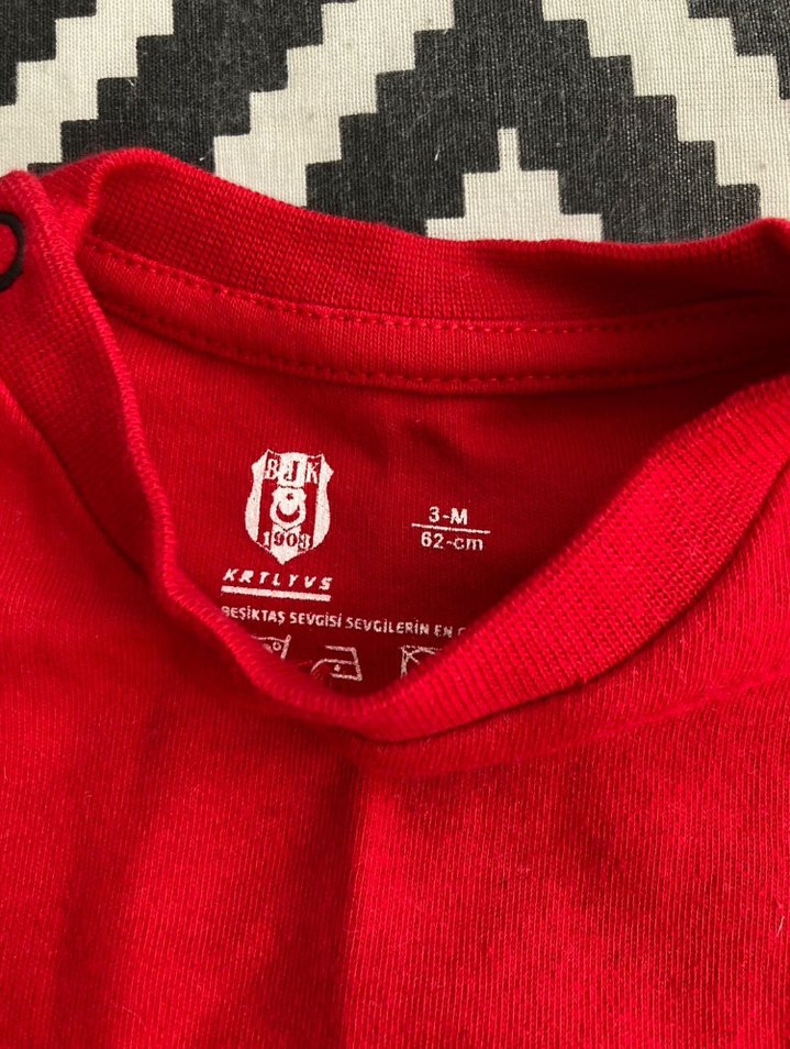 BJK Baskılı Kırmızı Siyah Bebek Tulum - Görsel 2