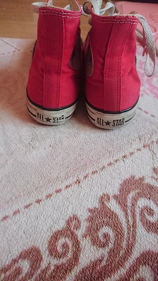 Kırmızı converse