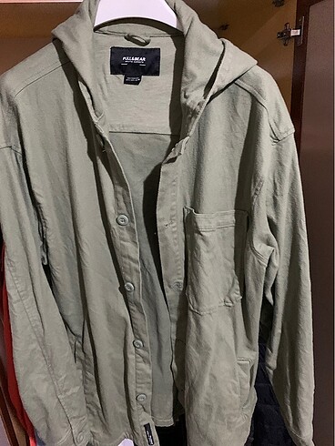 Pull and Bear yağmurluk şık kıyafet.