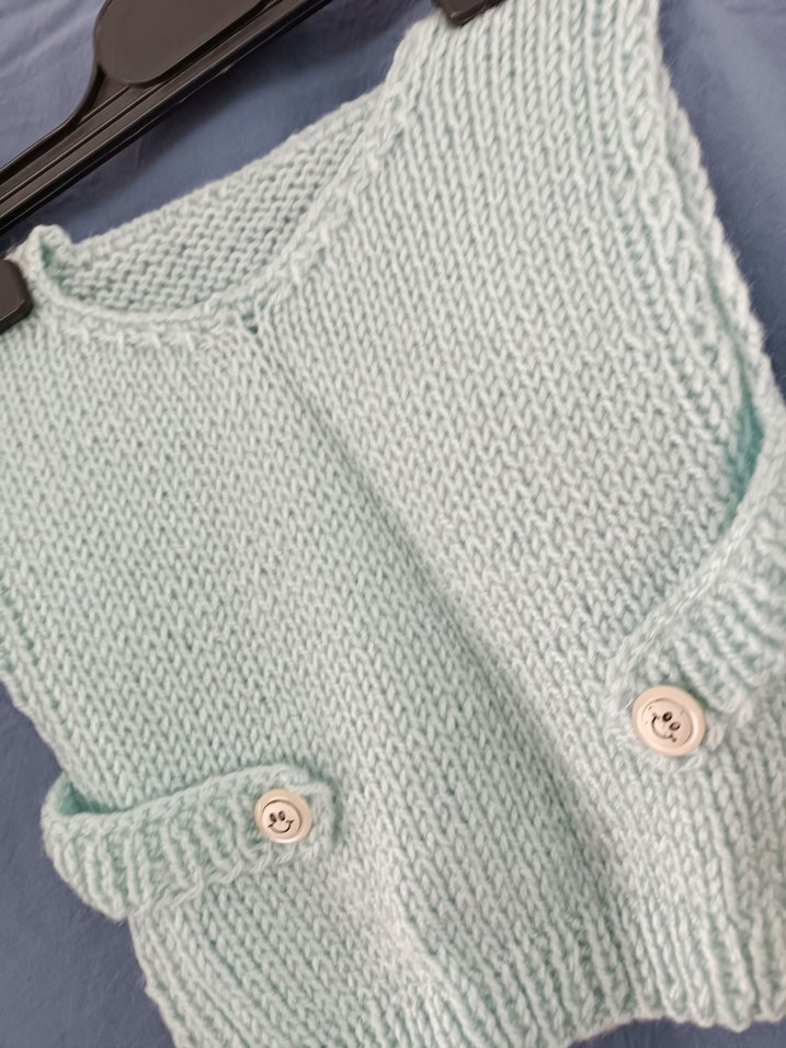 Bebek için pastel beyaz örme önlük el orgusu - Görsel 4