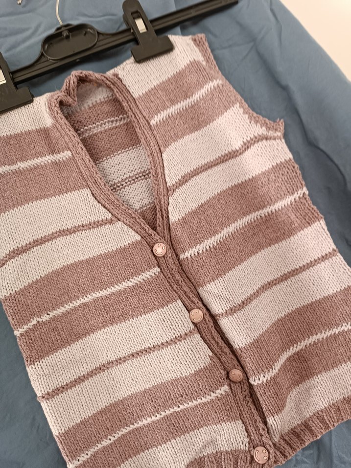 Kız Çocuk Bej Çizgili Örgü Yelek - Görsel 3