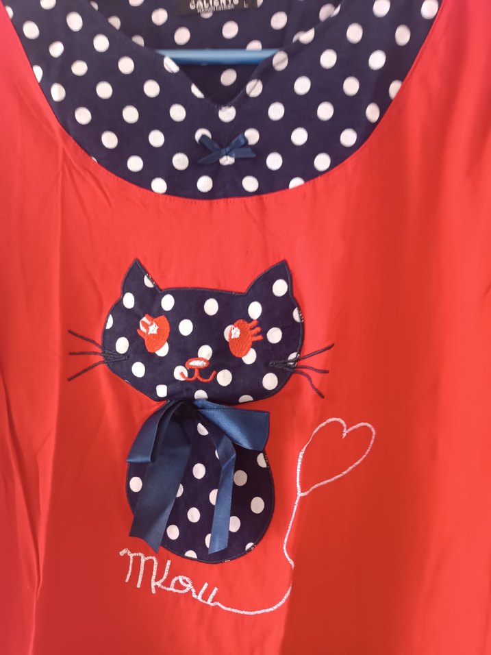 Düğmeli Kırmızı Baskılı Kedi Desenli Üst - Görsel 5