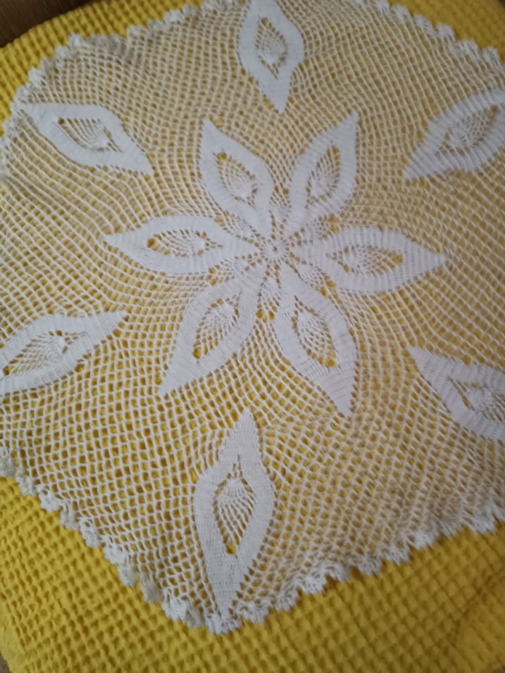El Yapımı Beyaz Dantel Örtü - Görsel 2