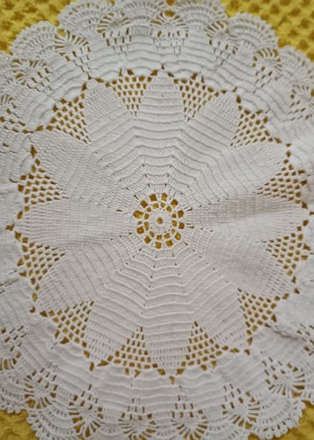 Sarı Kareli Dantel Süslemeli Masa Örtüsü - Görsel 4