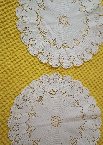Sarı Kareli Dantel Süslemeli Masa Örtüsü - Görsel 3