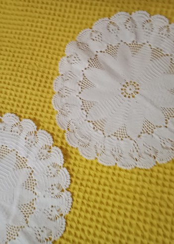 Sarı Kareli Dantel Süslemeli Masa Örtüsü - Görsel 6