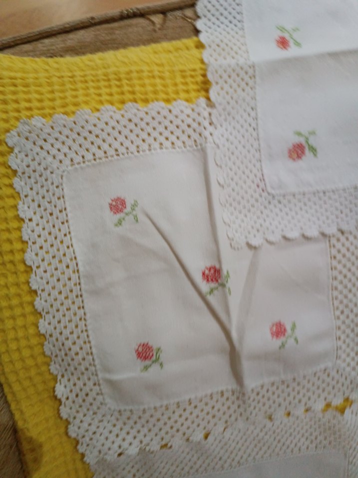 İşlemeli Beyaz Masa Örtüsü - Görsel 3