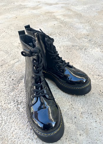 Siyah Parlak Rugan  Bot - Görsel 2