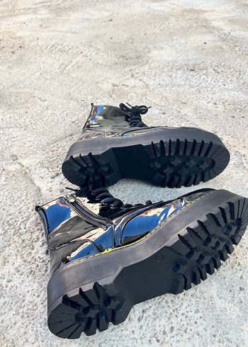 Siyah Parlak Rugan  Bot - Görsel 3