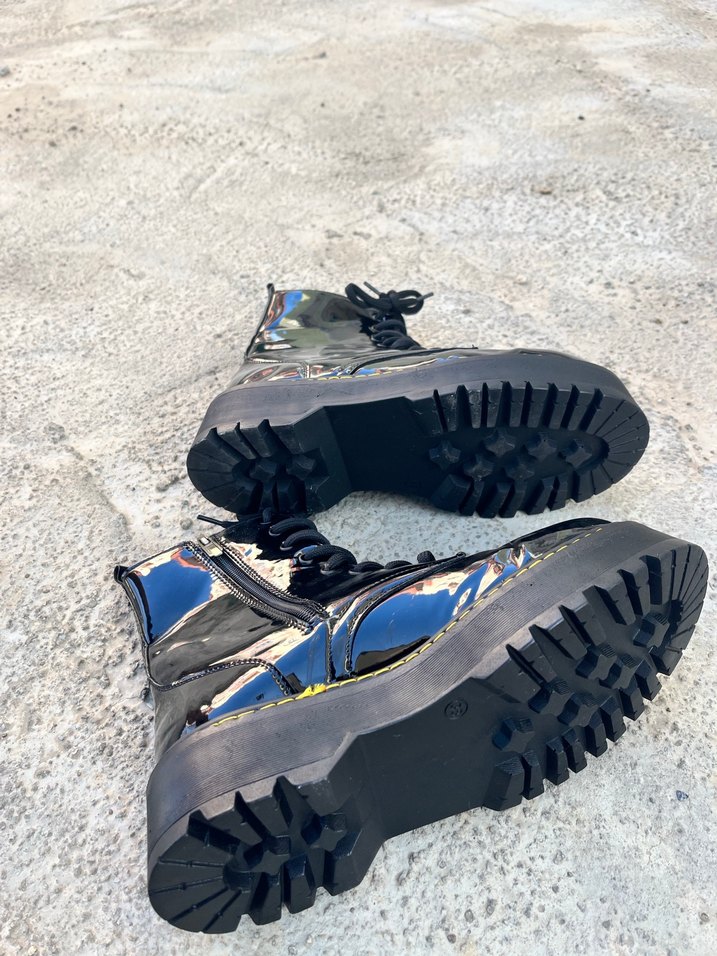 Siyah Parlak Rugan  Bot - Görsel 3