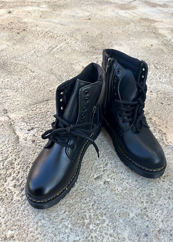 Siyah Bağcıklı Bot - Görsel 2