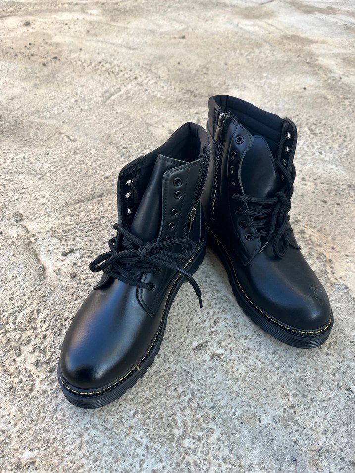 Siyah Bağcıklı Bot - Görsel 2