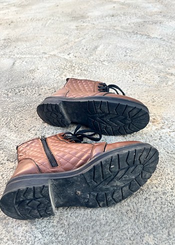 Kahverengi Deri Kareli Kadın Bot - Görsel 3