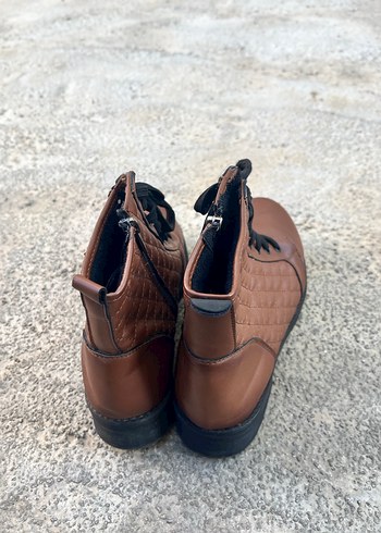 Kahverengi Deri Kareli Kadın Bot - Görsel 4