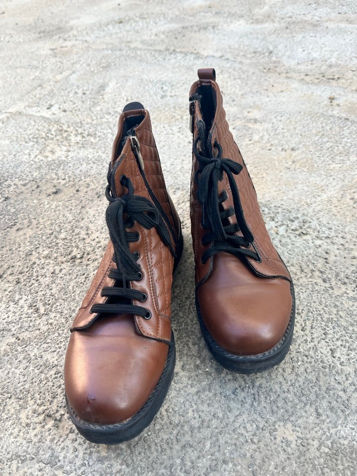 Kahverengi Deri Kareli Kadın Bot - Görsel 2