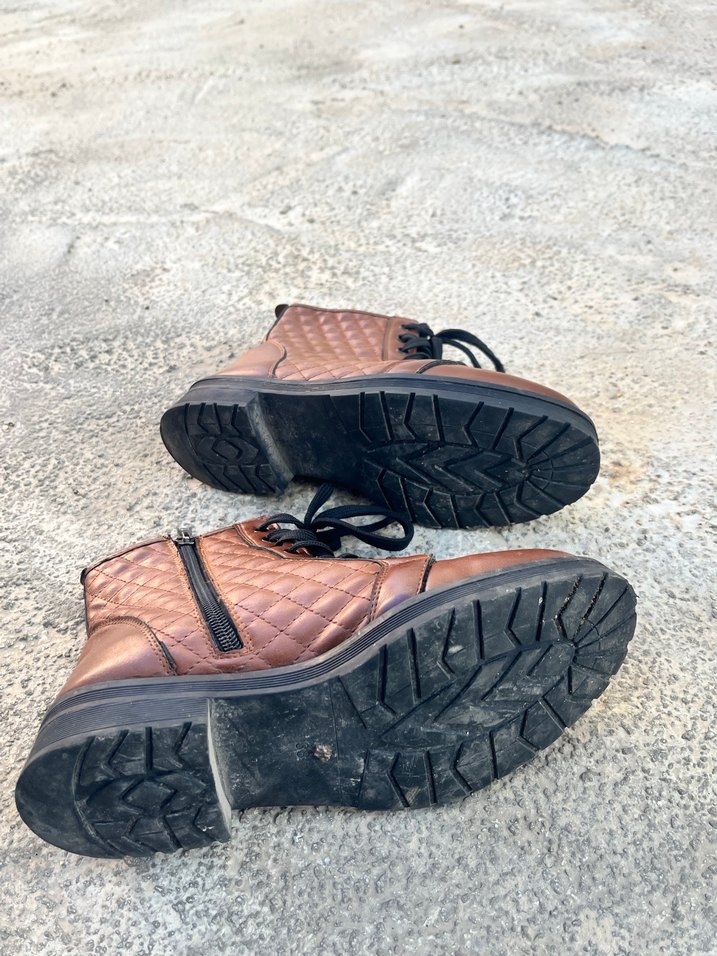 Kahverengi Deri Kareli Kadın Bot - Görsel 3