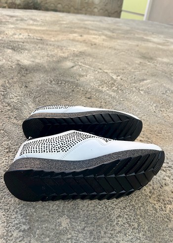 Beyaz Pul Detaylı  Kadın Spor Ayakkabı - Görsel 5