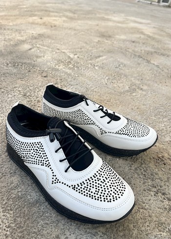 Beyaz Pul Detaylı  Kadın Spor Ayakkabı - Görsel 3