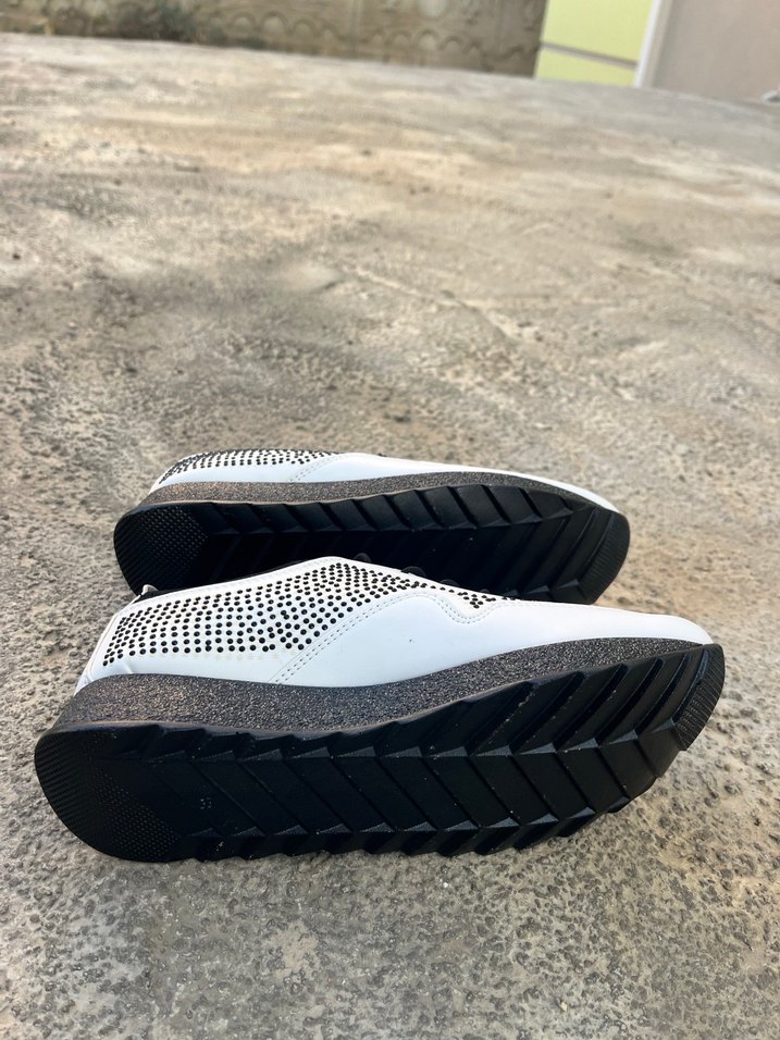 Beyaz Pul Detaylı  Kadın Spor Ayakkabı - Görsel 5