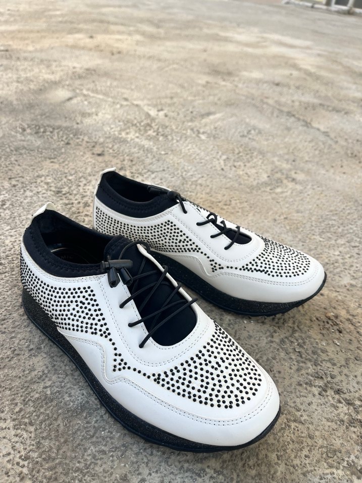 Beyaz Pul Detaylı  Kadın Spor Ayakkabı - Görsel 3