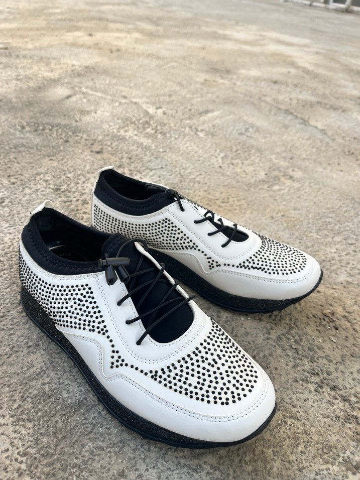 Beyaz Pul Detaylı  Kadın Spor Ayakkabı - Görsel 2