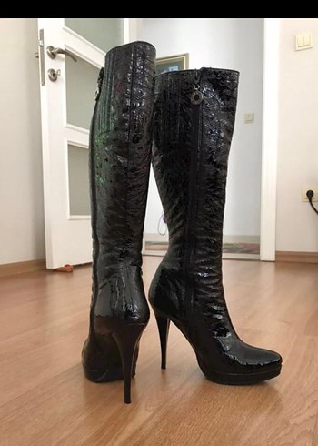 Koyu Siyah Yılan Derisi Desenli Stiletto Dizüstü Çizme