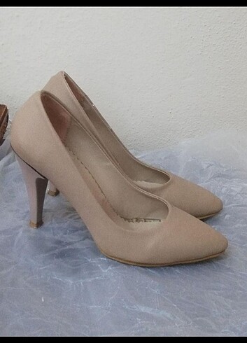 Diğer Vizon renginde stiletto.