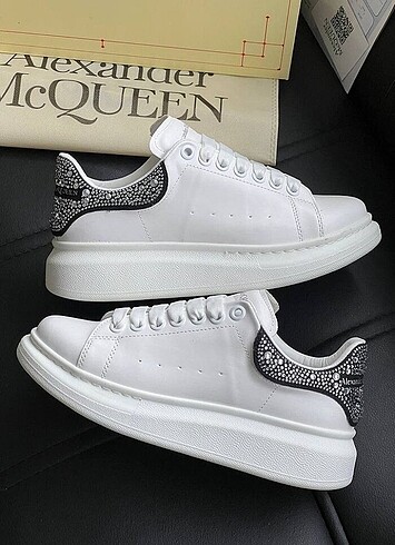 ALEXANDER McQUEEN BEYAZ TAŞLI