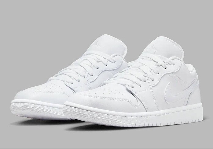 36 Beden NIKE AİR JORDAN 1 LOW TRIPLE WHITE