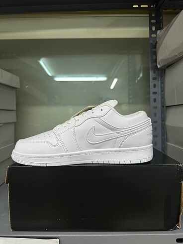 Nike NIKE AİR JORDAN 1 LOW TRIPLE WHITE