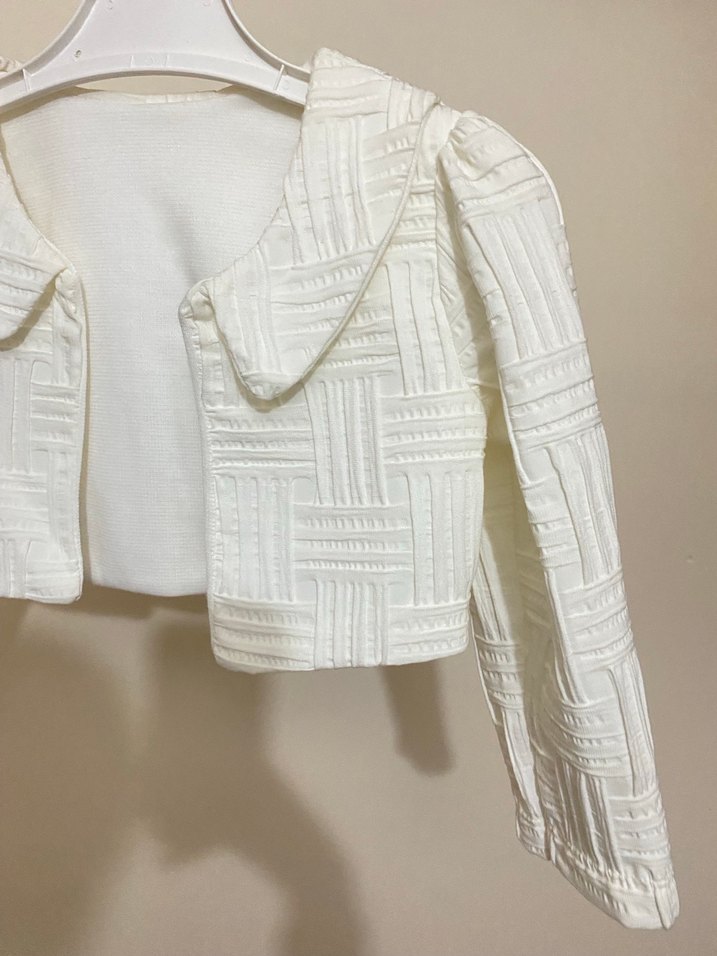 Beyaz Kız Çocuk Düğmeli Bolero - Görsel 2