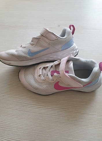 32 Beden Nike spor ayakkabı