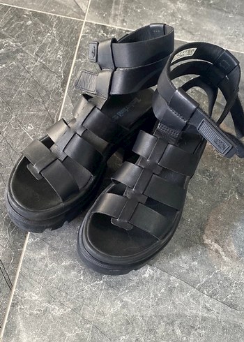Versace Tokalı Siyah Blok Topuklu Kadın Sandalet