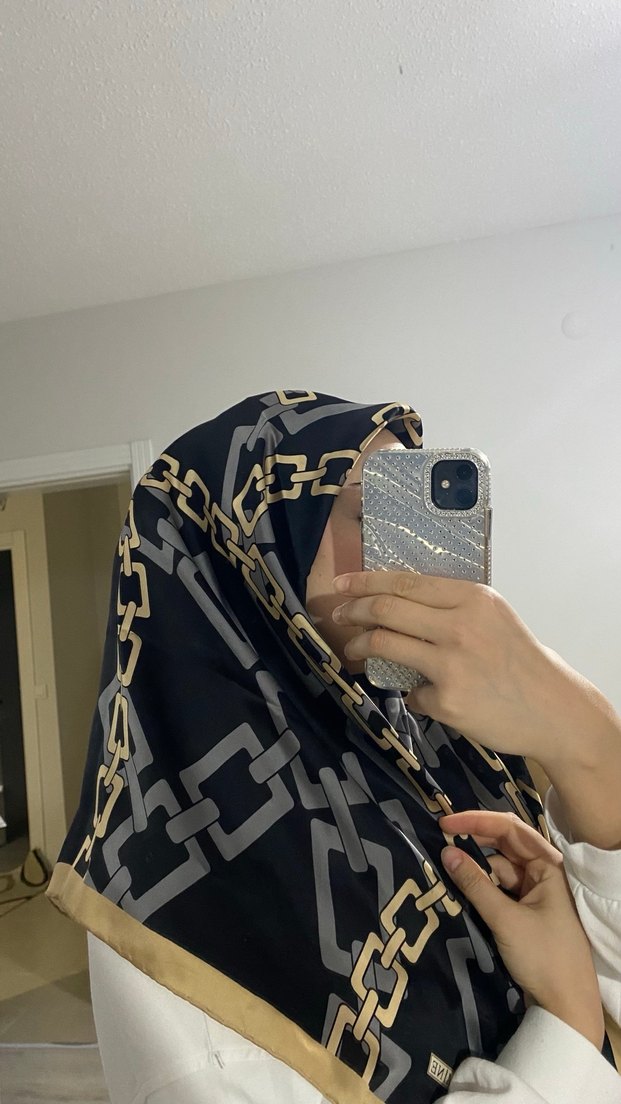 Armine Zincir Detaylı Parlak Siyah Kadın Eşarp - Görsel 2